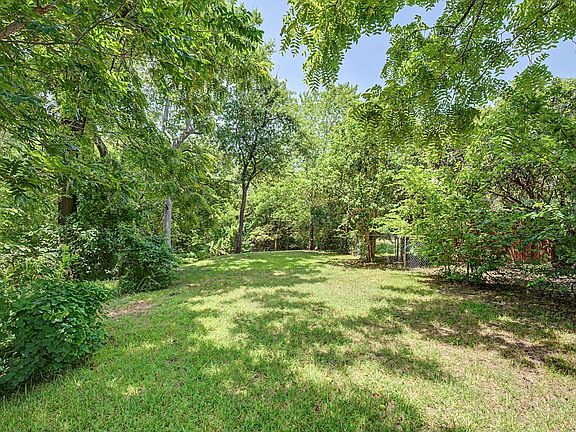 3rd image of 526 Nesbit Ct