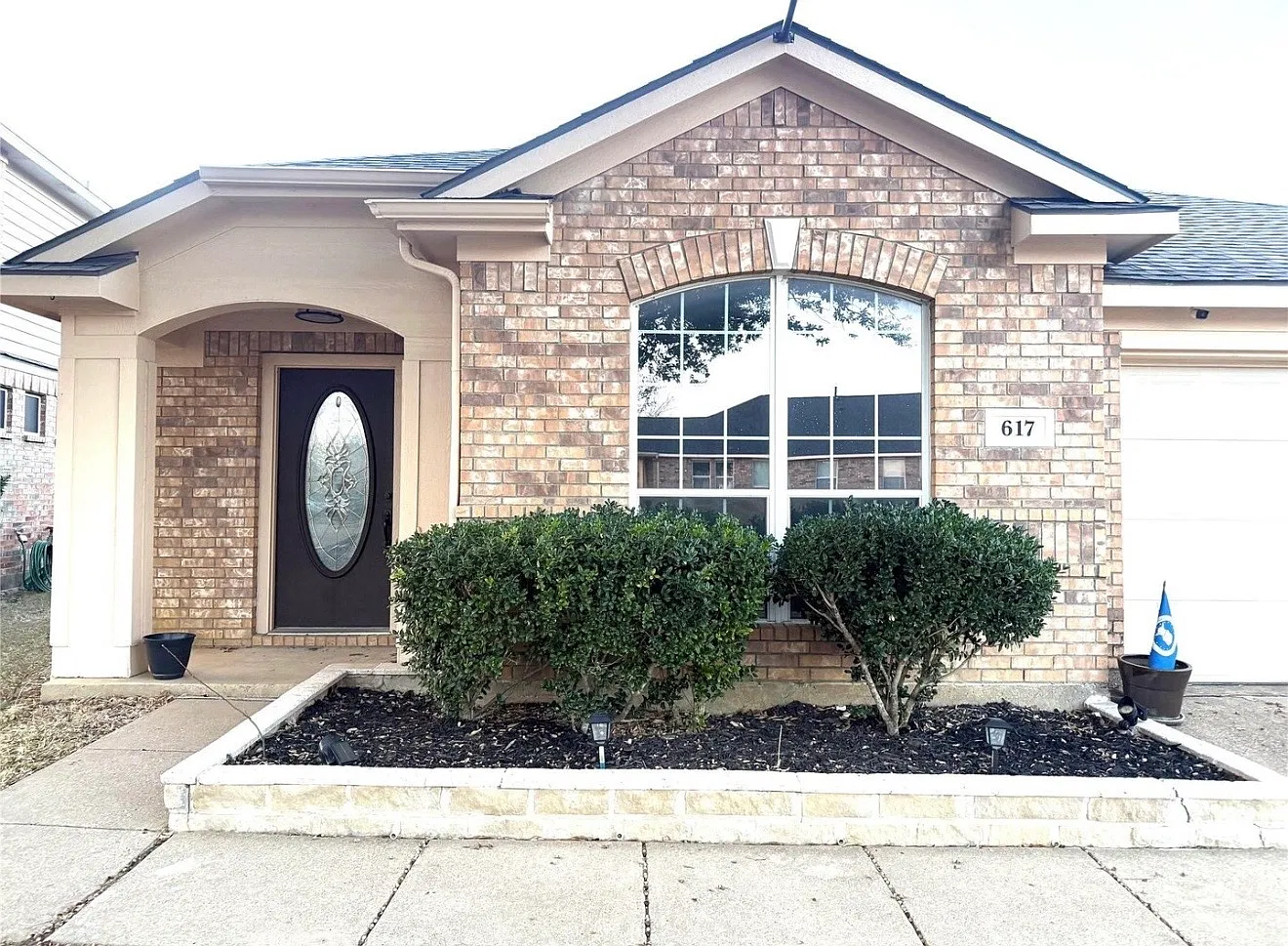4 bed, 2137 sqft, $2,600 — Photo 2