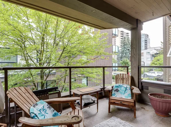 1535 Chesterfield Ave #205, North Vancouver, BC V7M 2N5