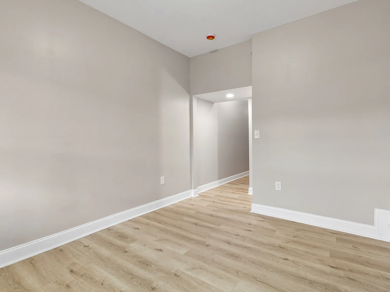 1 bed, $1,200 — Photo 4