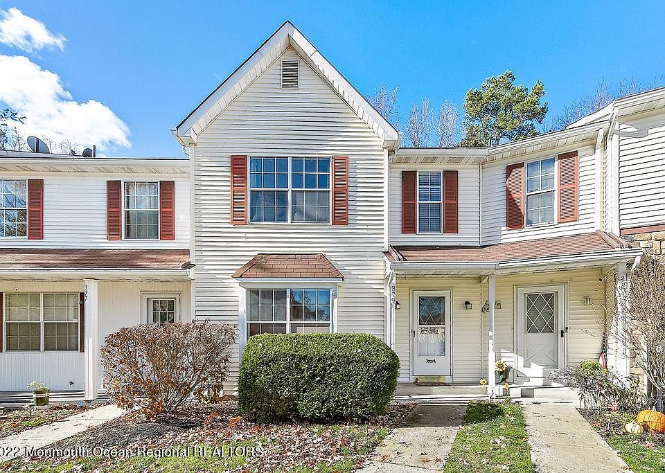 1st image of 379 Rose Ct