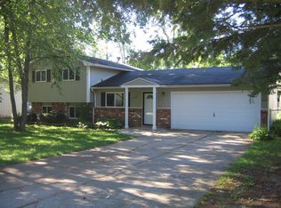 5535 Lake Vista Dr, Waterford, MI 48327