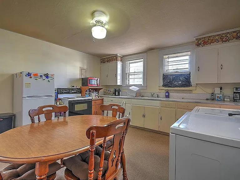 1125 Windsor Ave #1 — Photo 3