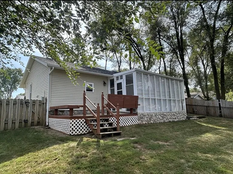3117 Bavarian Ln — Photo 2