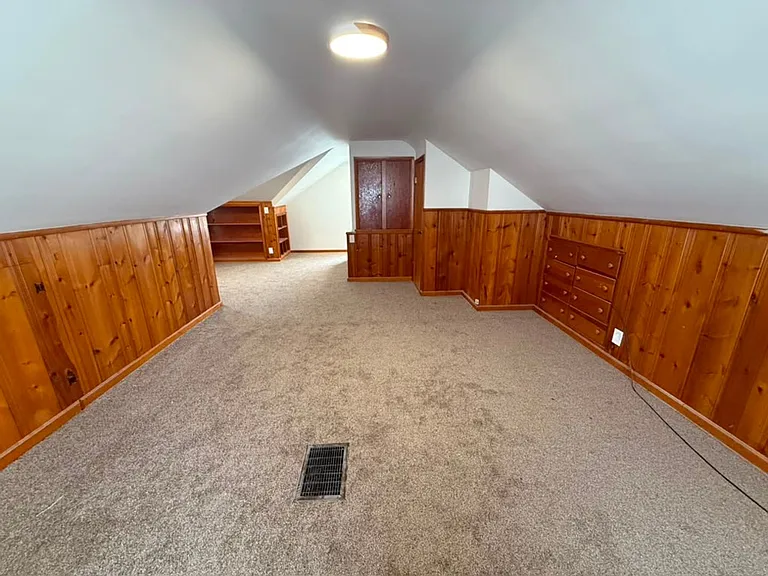 16011 Maplewood Ave — Photo 10