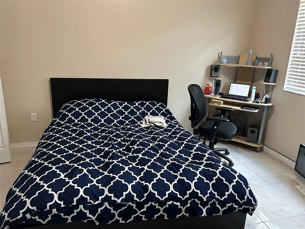 2 bed, 2.0 bath, 1061 sqft, $2,400 — Photo 4