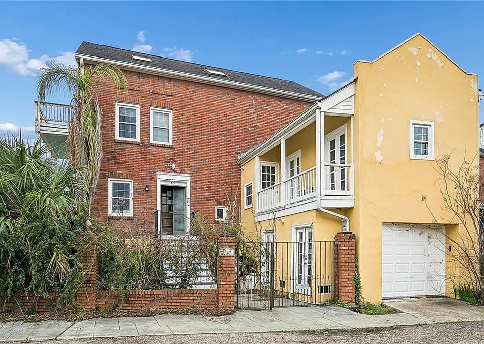 1st image of 10 Place Lafitte