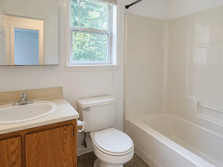 122 20th Ave E #C — Photo 13