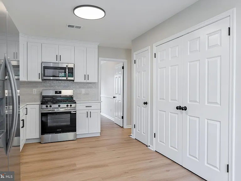 561 Tiffany Ct — Photo 12