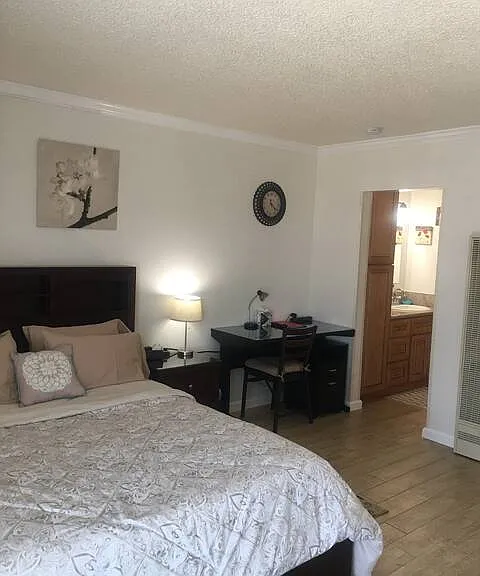 2313 Montrose Ave #6 — Photo 3