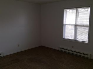 5 Greenwood Ct, Grant Park, IL 60940