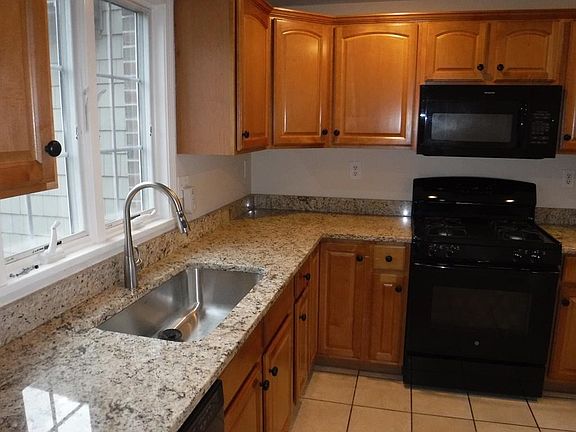 4th image of 168 North St Unit 2