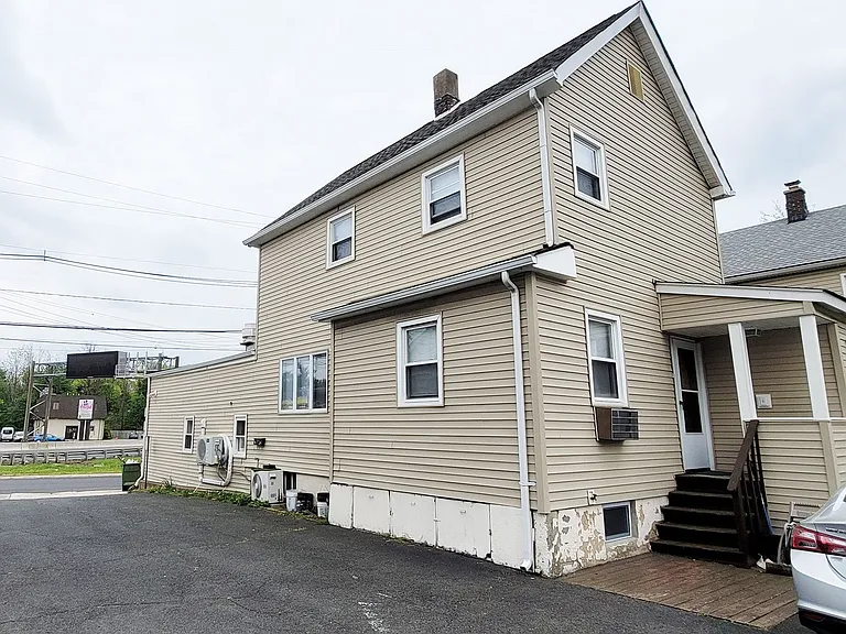 1919 Woodbridge Ave — Photo 1