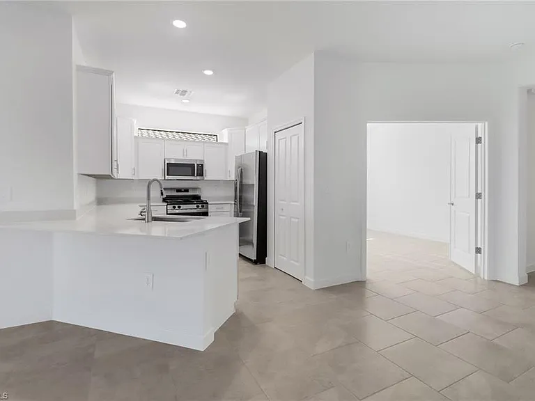 19708 Hinkley Dr — Photo 1