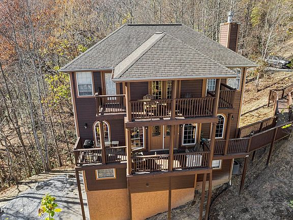 4th image of 909 Black Wolf Way