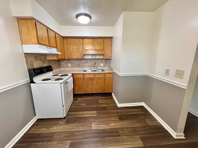 Mayfair Apartments — Photo 24