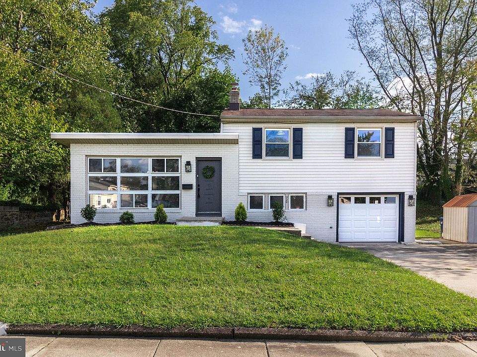 1st image of 320 W Maiden Ln
