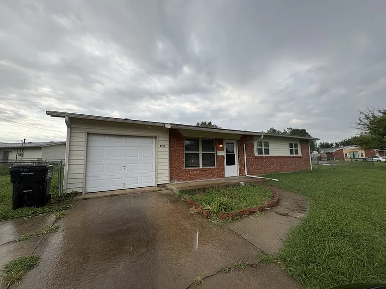2100 Queensbury Rd — Photo 1