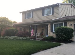 1113 Player Dr, Troy, MI 48085