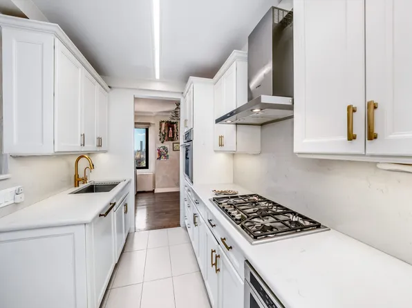 303 East 57th Street 30F image 2 of 9