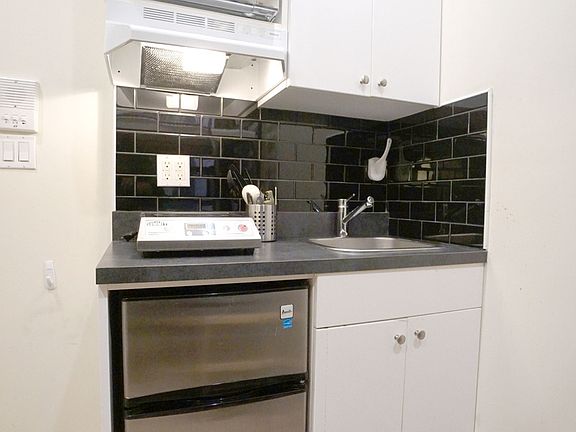 4th image of 360 W 45th St #D14