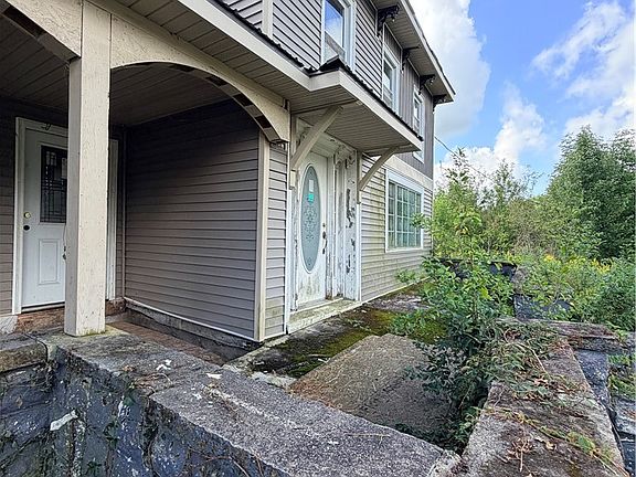 2nd image of 9799 Bainbridge Rd