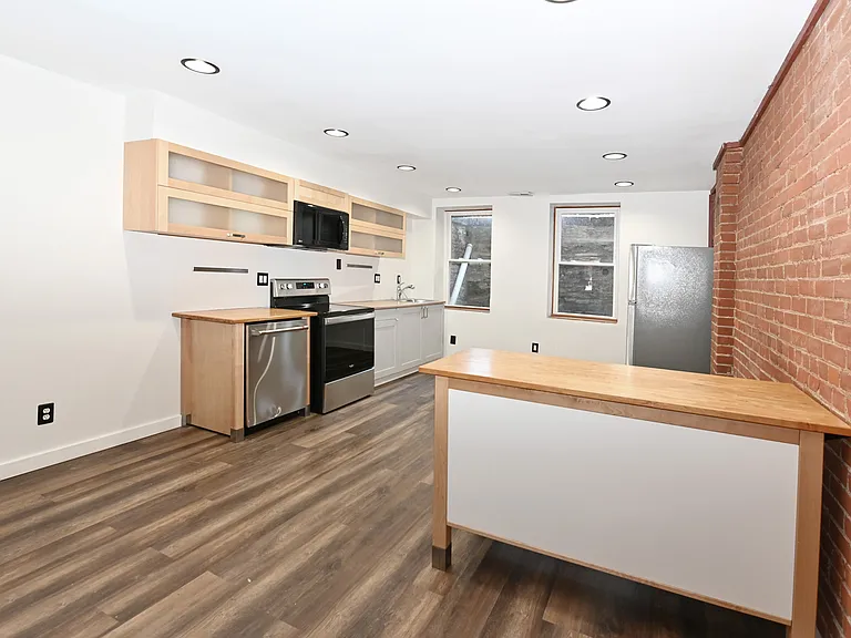 2118 Saint James Ave #1 — Photo 6