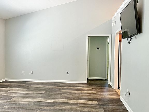 3rd image of 30 Ross Dr