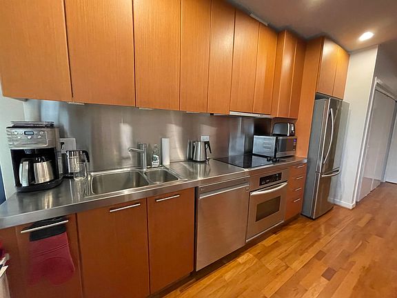 2nd image of 1333 Georgia St W #1304