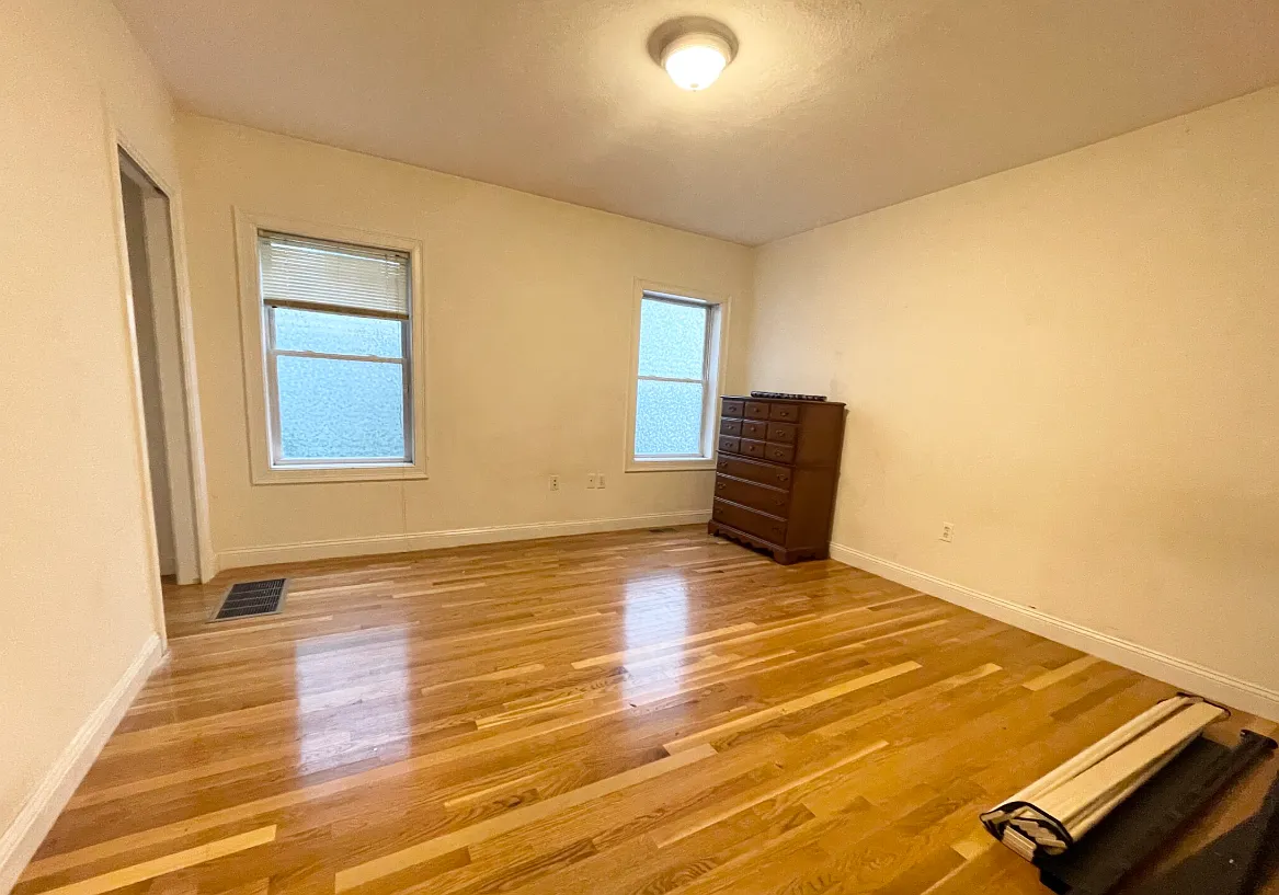 4 bed, 9999 sqft, $4,000 — Photo 4