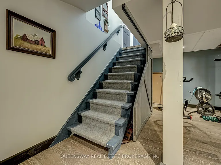 14 Webb St E — Photo 20
