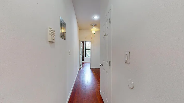 Rented by Bond New York | media 19