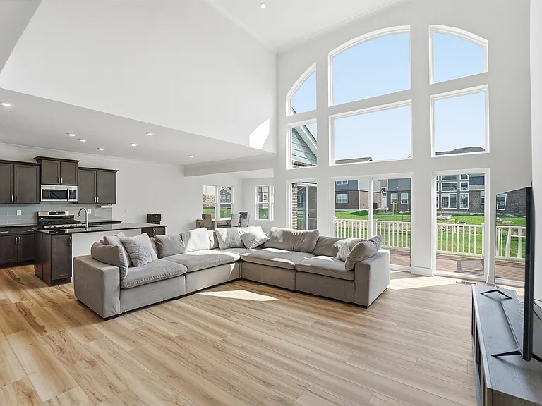 5900 Carriage Meadows Dr — Photo 2