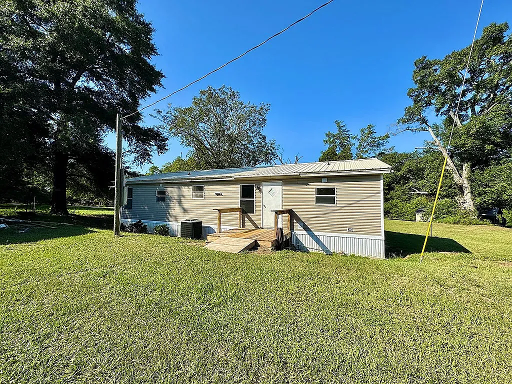 3 bed, 1300 sqft, $1,500 — Photo 4