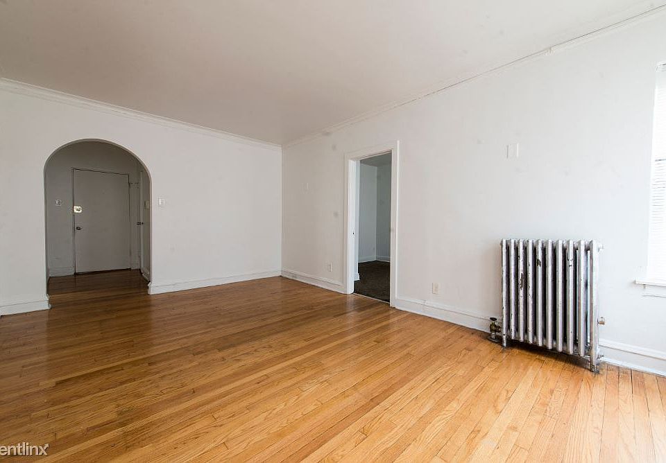 7317 S Chappel Apartments Chicago Living Room_2