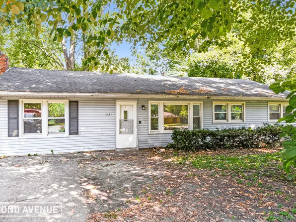 1521 Trampe Ave, Saint Louis, MO 63138