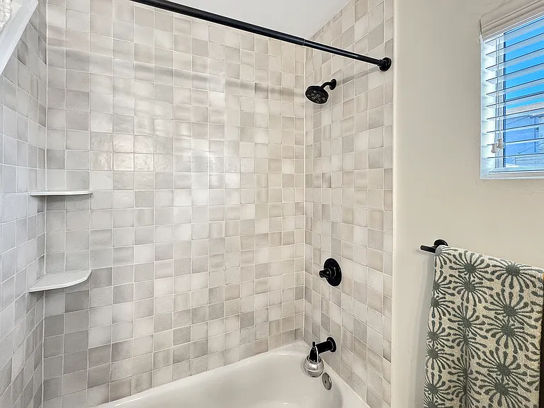 2052 Santa Fe Ave — Photo 14