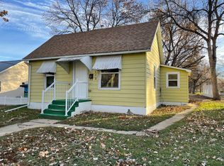 112 6th St NW, Minot, ND 58703