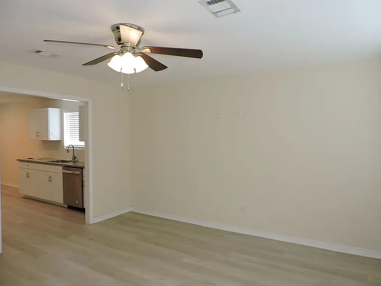 1000 Polk Ave — Photo 5