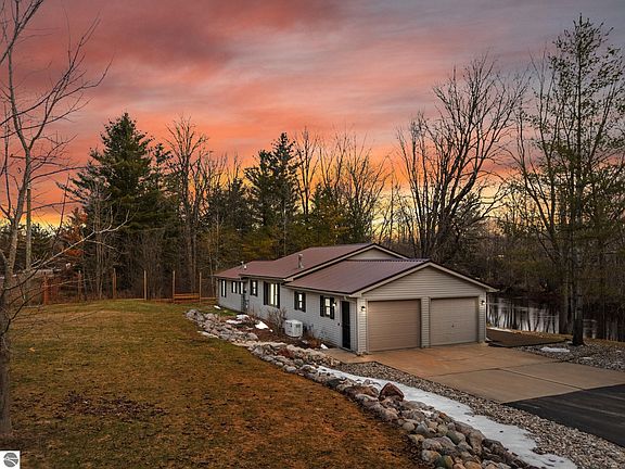 2nd image of 89 River Dr