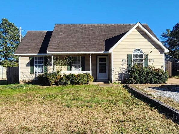 349 Cuba St, Holly Springs, MS 38635