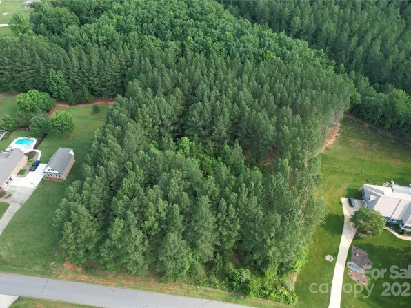 2 Arbor Hills Dr, Lincolnton, NC 28092