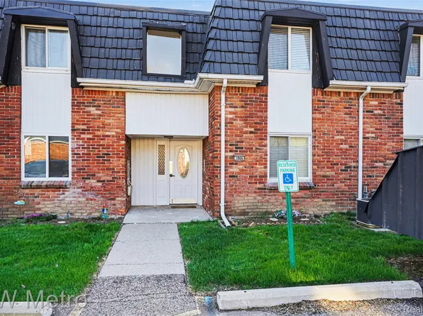 1866 Colonial Village Way APT 1, Waterford, MI 48328