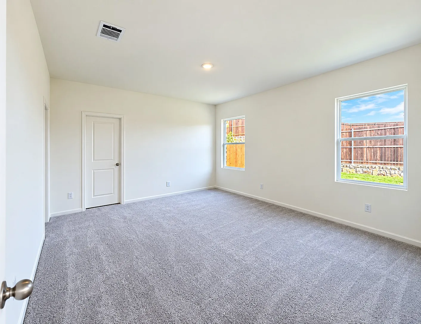 3 bed, 1412 sqft, $2,100 — Photo 3
