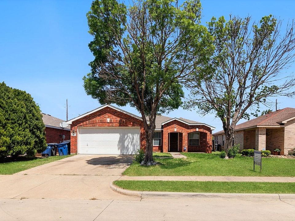 1st image of 2423 Poinciana Pl