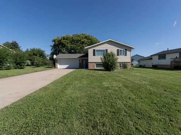 131 Circle Dr, Saint Charles, MN 55972