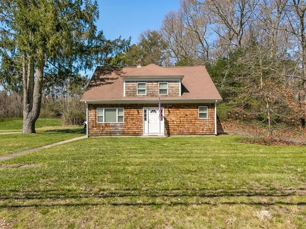 97 Middleboro Rd, East Freetown, MA 02717
