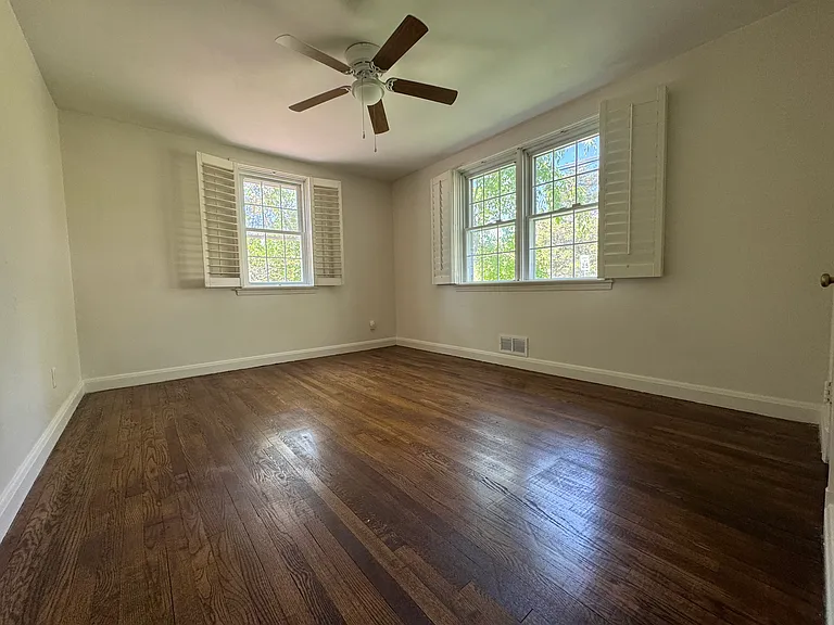 533 Morris Ave — Photo 20