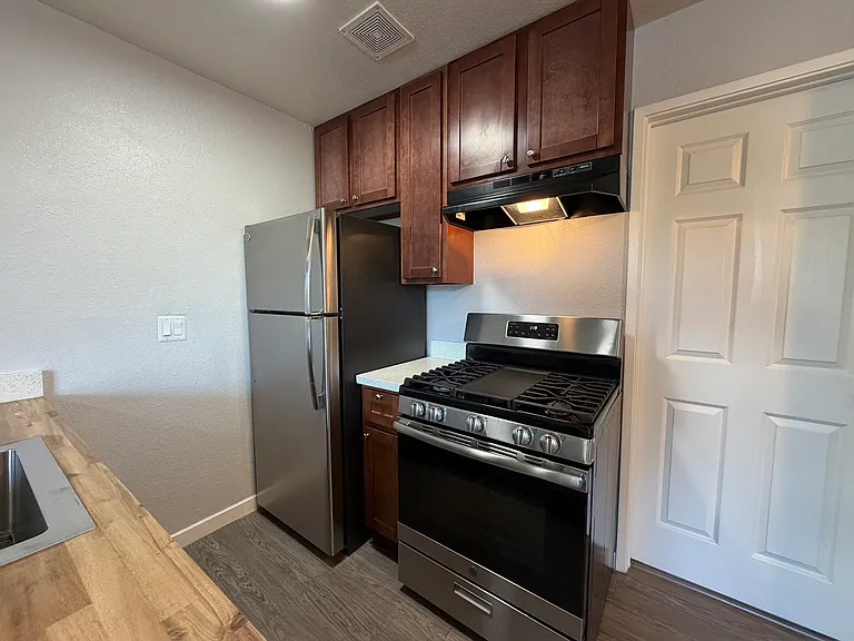 Tahoe Terrace Apartments — Photo 3