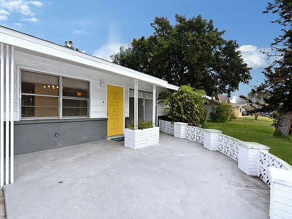 3rd image of 2217 Goldenrod St
